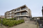 Uiterst RUIME garagebox, gelegen in een recent gebouwde residentie aan de rand van Wenduine. Afmetingen 8,5m x 2,8m. Onmiddellijk beschikbaar. Bij de vermelde huurprijs komen er geen bijkomende kosten gebouw syndic. Onder deze tekst bij "documenten" vindt u een grondplan. (16/068)